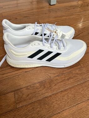 NWT Men’s adidas supernova White and Black Lightweight Running Shoes